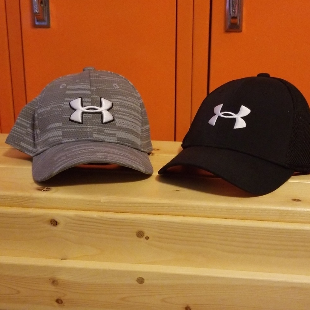 2️⃣ boys youth s/m  Under Armour 🧢 hats EUC